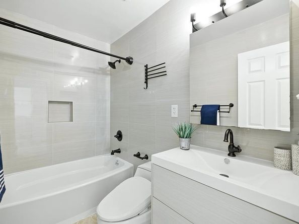 2452 W Bayshore Road Unit 6, Palo Alto CA 94303