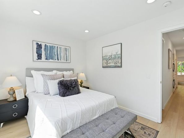 2452 W Bayshore Road Unit 6, Palo Alto CA 94303