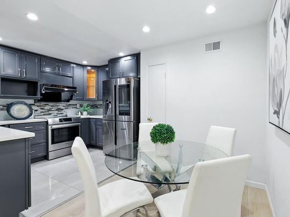 2452 W Bayshore Road Unit 6, Palo Alto CA 94303