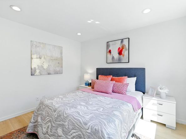 2452 W Bayshore Road Unit 6, Palo Alto CA 94303