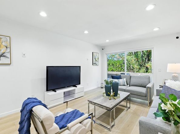 2452 W Bayshore Road Unit 6, Palo Alto CA 94303
