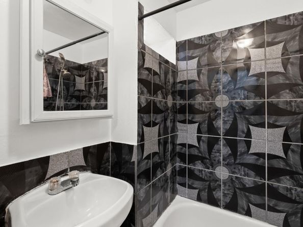 1049 55th Street, Oakland CA 94608