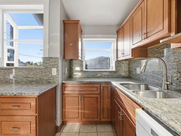 2801 Bartlett Street, Oakland CA 94602