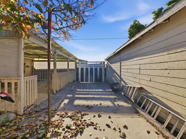 2801 Bartlett Street, Oakland CA 94602