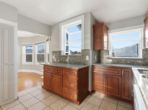 2801 Bartlett Street, Oakland CA 94602