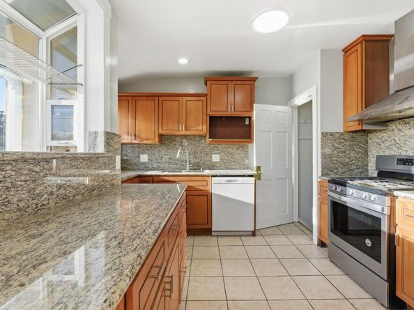 2801 Bartlett Street, Oakland CA 94602