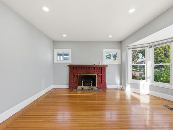 2801 Bartlett Street, Oakland CA 94602