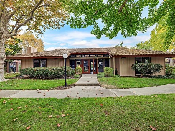 205 Red Oak Drive M, Sunnyvale CA 94086