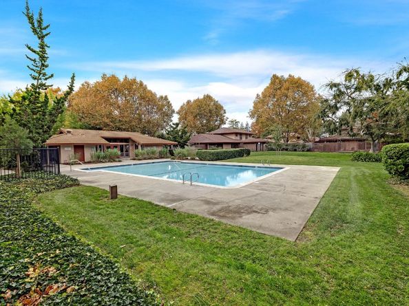 205 Red Oak Drive M, Sunnyvale CA 94086