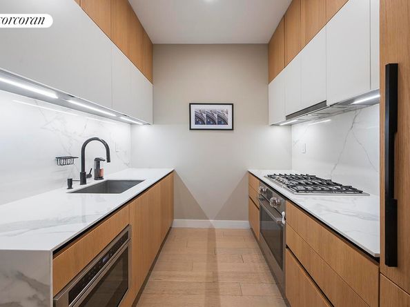 45-07 Court Square 3A, Queens NY 11101