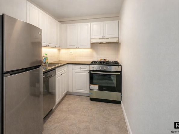 240 East 55th Street 9E, New York NY 10022