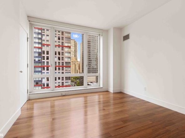 250 East 53rd Street 1502, New York NY 10022