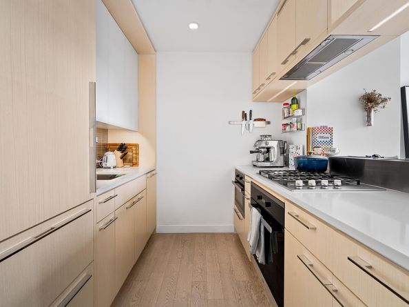 252 South Street 18B, New York NY 10002