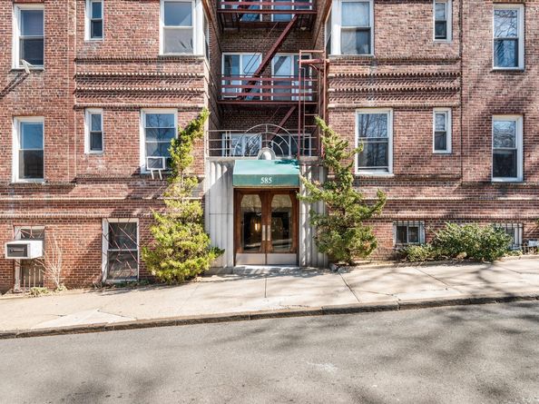 585 West 214th Street 6AB, New York NY 10034