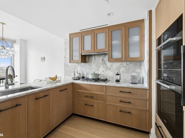 210 Warren Street 25C, New York NY 10282