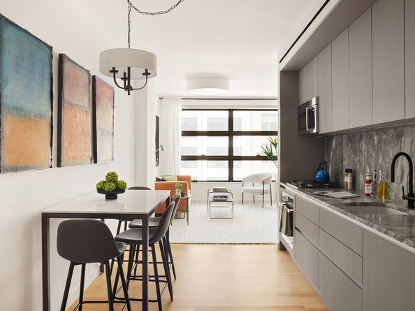 547 West 47th Street 521, New York NY 10036
