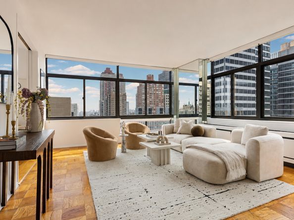 303 East 43rd Street 25B, New York NY 10017