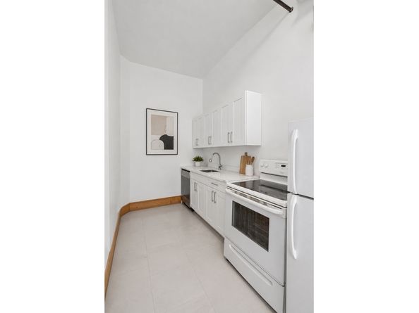 17 Thames Street, Brooklyn NY 11206