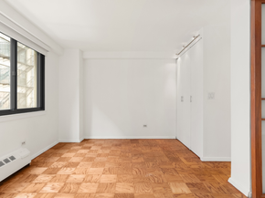 16 West 16th Street 7RN, New York NY 10011