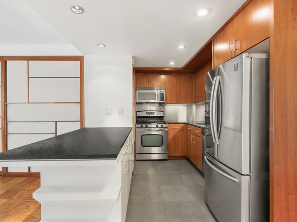 16 West 16th Street 7RN, New York NY 10011