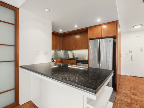16 West 16th Street 7RN, New York NY 10011