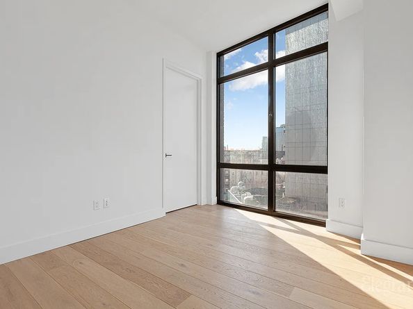 10-64 Jackson Avenue 4B, Queens NY 11101