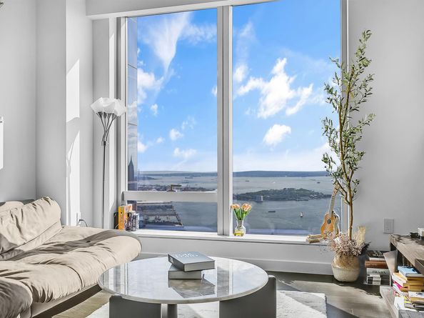252 South Street 73K, New York NY 10002
