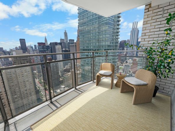 303 East 57th Street 39A, New York NY 10022