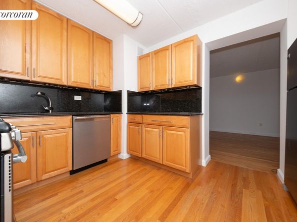 300 West 110th Street 12C, New York NY 10026