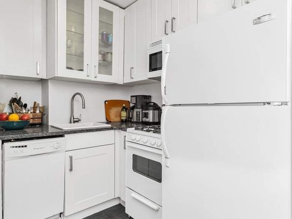245 East 24th Street 14A, New York NY 10010
