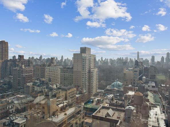 45 West 67th Street 22B, New York NY 10023