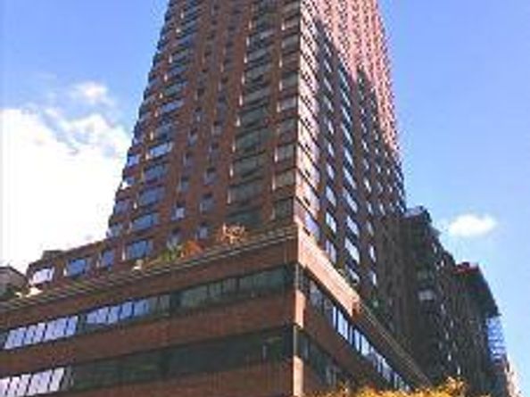 45 West 67th Street 22B, New York NY 10023