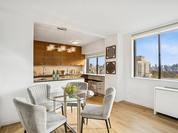 45 West 67th Street 22B, New York NY 10023