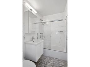 45 West 67th Street 22B, New York NY 10023