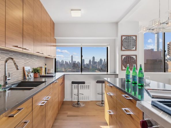 45 West 67th Street 22B, New York NY 10023