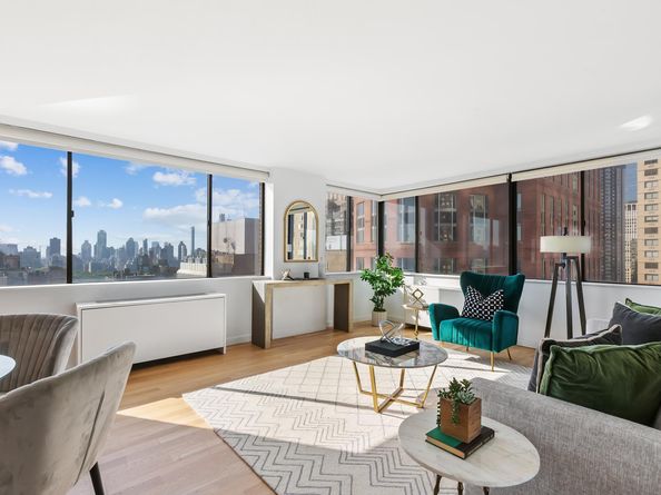 45 West 67th Street 22B, New York NY 10023