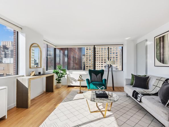 45 West 67th Street 22B, New York NY 10023