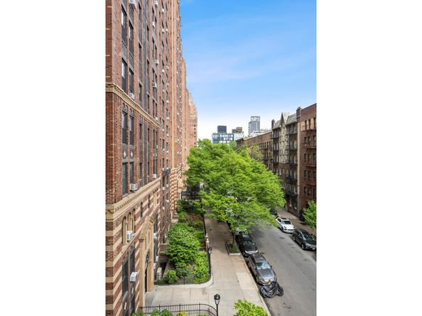 410 West 24th Street 4L, New York NY 10011
