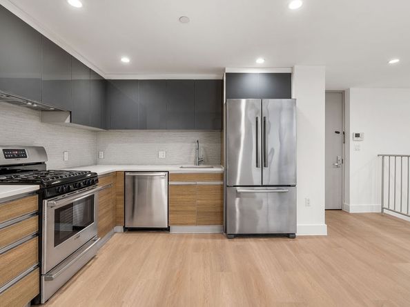 47-05 5th Street 202, Queens NY 11101