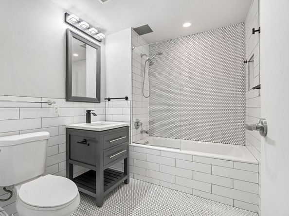 47-05 5th Street 202, Queens NY 11101