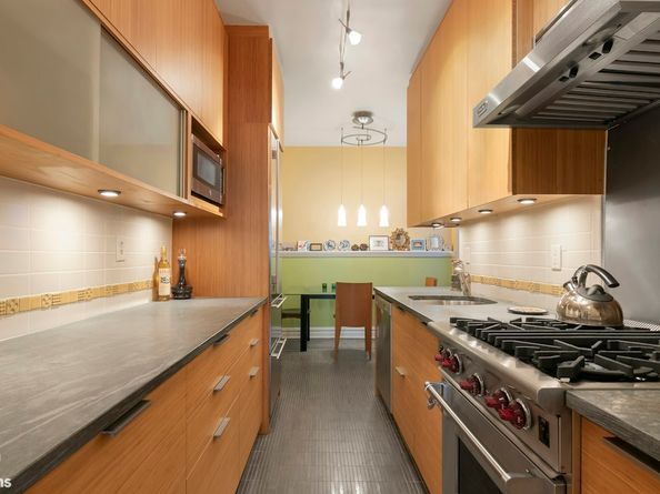 35-20 73rd Street 3O, Queens NY 11372
