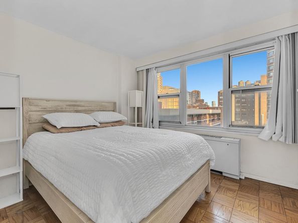 305 East 24th Street 10L, New York NY 10010