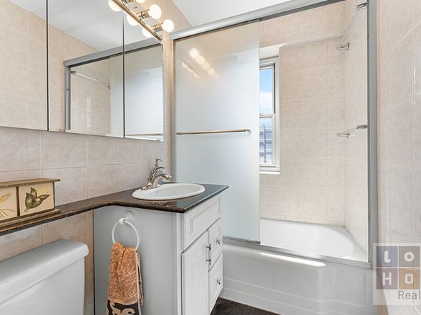 477 Fdr Drive M1702, New York NY 10002