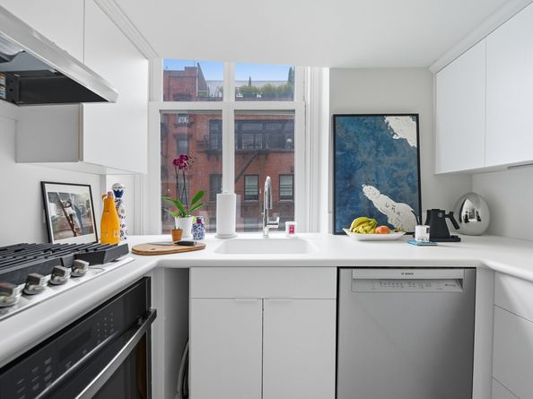 240 Centre Street 3J, New York NY 10013
