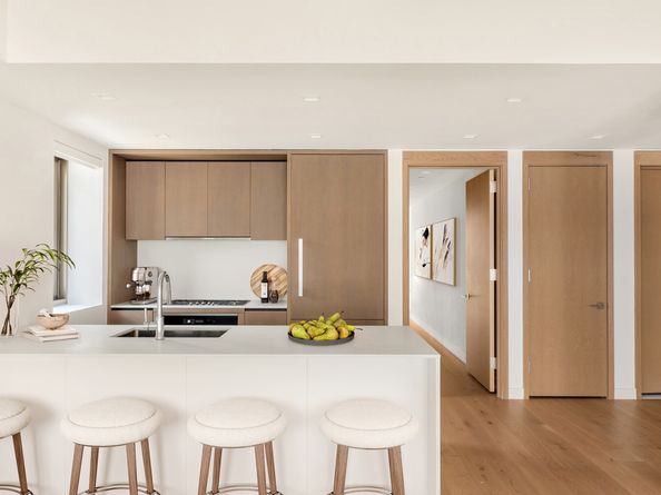 200 East 21st Street 12D, New York NY 10010