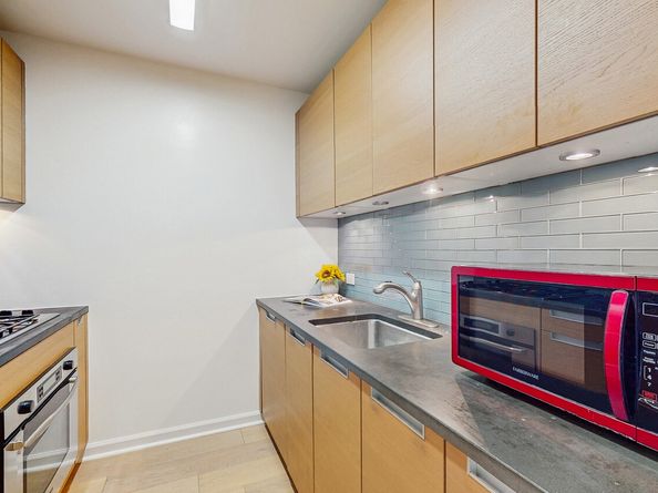 310 West 52nd Street UNIT17A, New York NY 10019