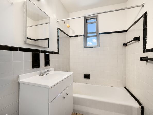 67-25 Clyde Street 7H, Queens NY 11375