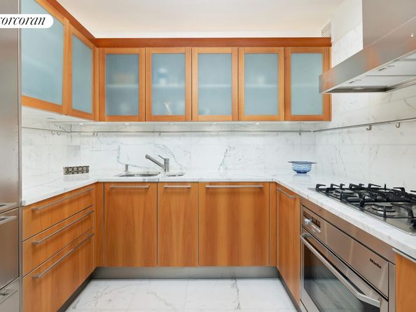 25 Columbus Circle 61G, New York NY 10019