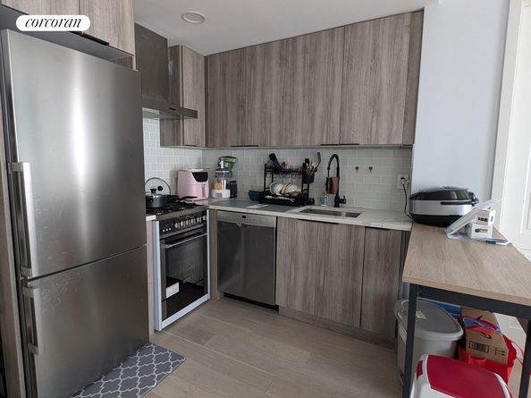 146-17 Northern Boulevard 4A, Queens NY 11354