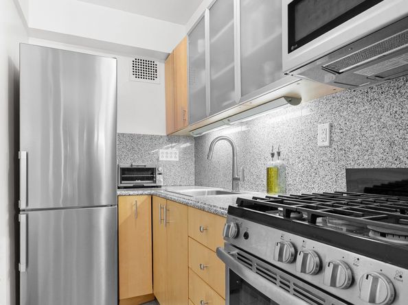 200 East 36th Street 8A, New York NY 10016